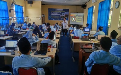 MTs NEGERI 2 LEBAK MELAKSANAKAN BEDAH PEMBELAJARAN MENDALAM DAN KURIKULUM BERBASIS CINTA